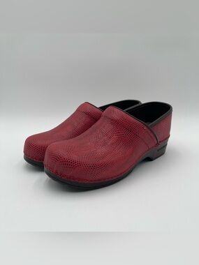 Dansko Pro XP 2.0 Clog Red Texture Size 42 Slip Resistant Nursing Professional